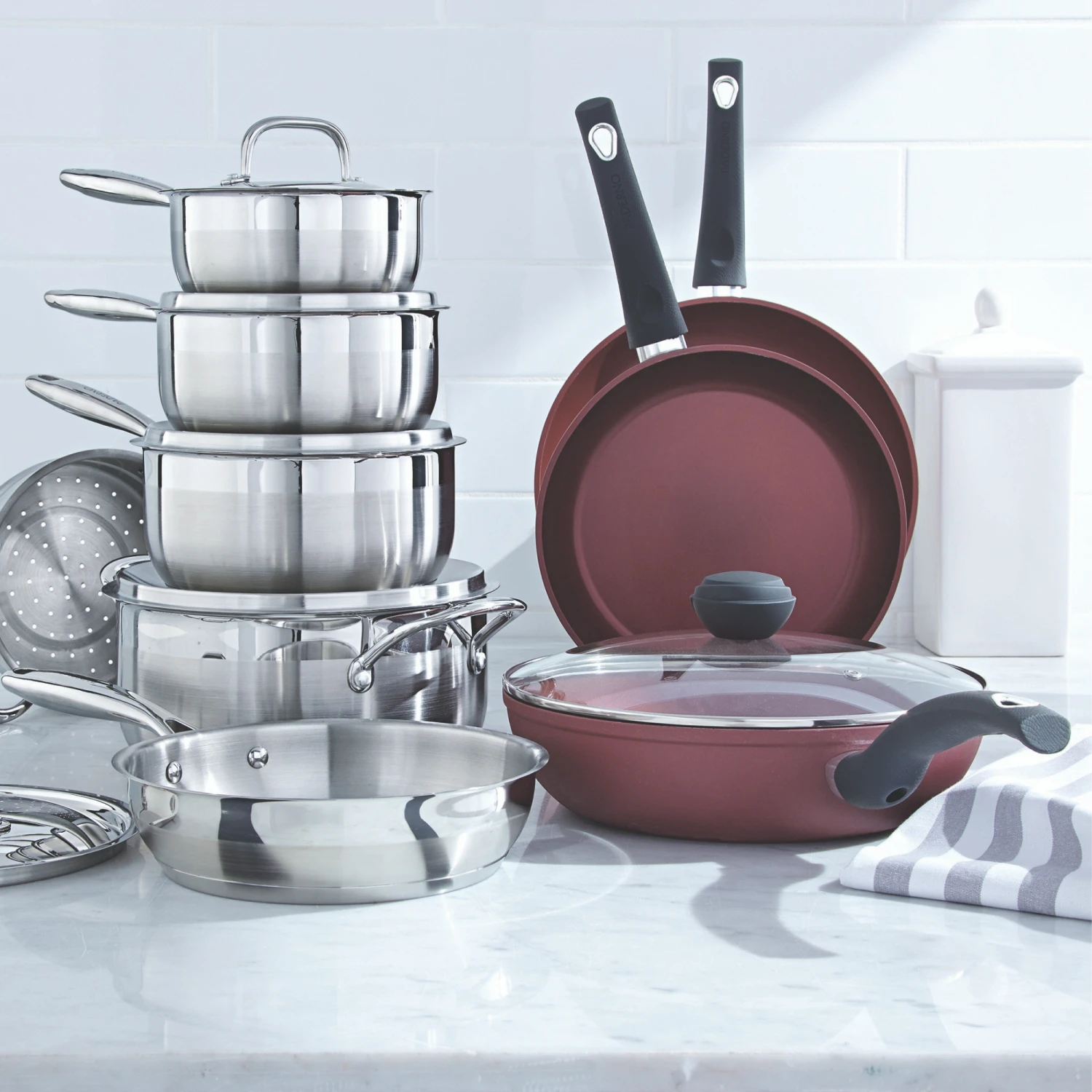 62_a39c5ff3-4fec-43ed-96f8-99ec6b662dfc.png Paderno Classic Non-Stick Jumbo Cooker, 3-Qt | Grande Mijoteuse Antiadhésive Classique, 3 Pte Cookware