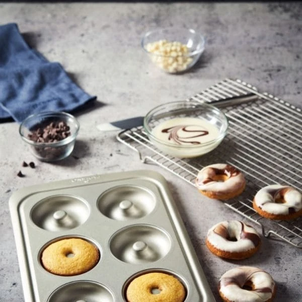 CT_DoughnutPan1429588-1x1_26c233e4-17b3-4866-9b65-a9971a187e70.jpg Paderno Non-Stick Doughnut Pan Bakeware