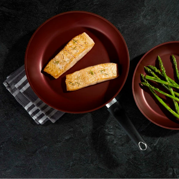 Classic_Non_Stick_Fry_Pan_30_Cm_Lifestyle3.png Paderno Classic Non-Stick Fry Pan, 30 Cm | Poêle à Frire Antiadhésive Classique, 30 Cm Cookware