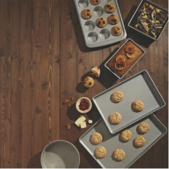 Paderno Bakeware Professional Medium Cookie Sheet, 15 X 10-in | Plaque à Biscuits De Taille Moyenne Professionelle, 15 X 10 Po