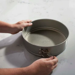 Paderno Professional Springform Pan, 9-in | Moule à Charnière Professionelle, 9 Po
