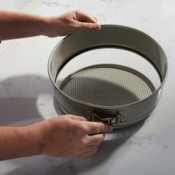 Paderno Professional Springform Pan, 9-in | Moule à Charnière Professionelle, 9 Po