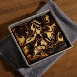 Paderno Professional Square Pan, 8-in | Moule à Gâteau Carré Professionelle, 8 Po Bakeware